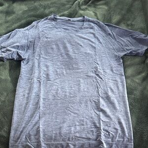 Men's Lulu Lemon Athletic Short Sleeve Shirt